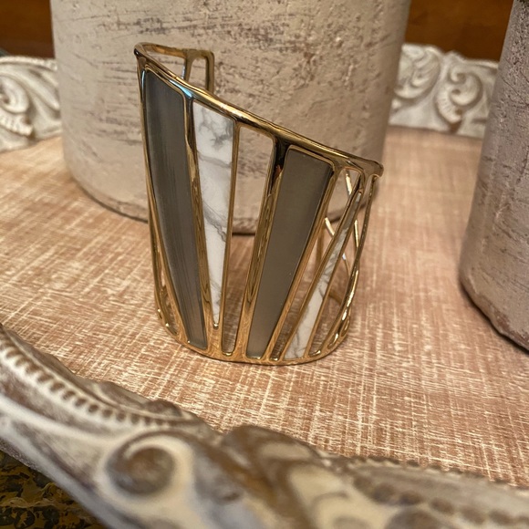 Alexis Bittar Lucite Howlite Gold Cuff Bracelet - Picture 3 of 6